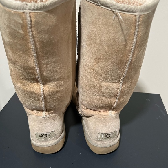 Uggs - Picture 2 of 5